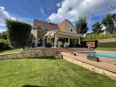 Maison - 197 m² - 7 pièces