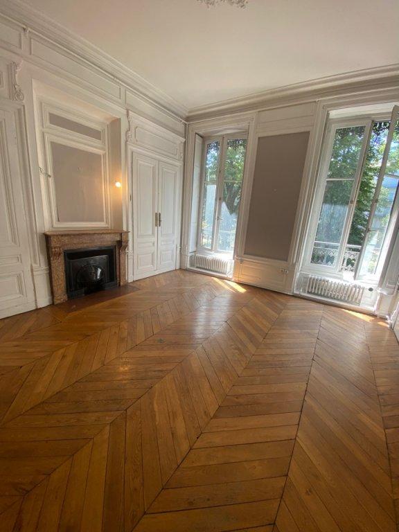 Appartement - 148 m² - 6 pièces