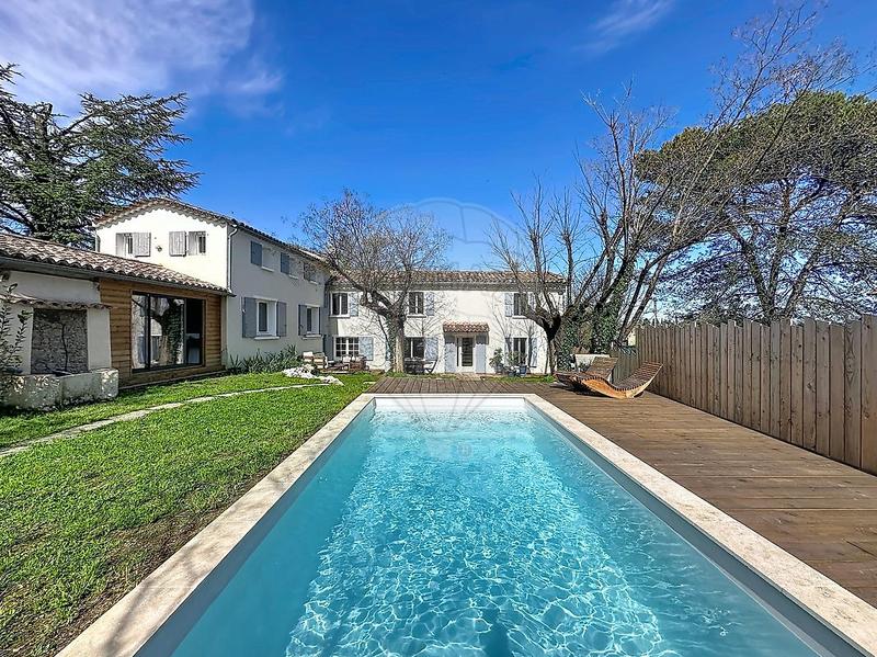 Maison - 217 m² - 9 pièces