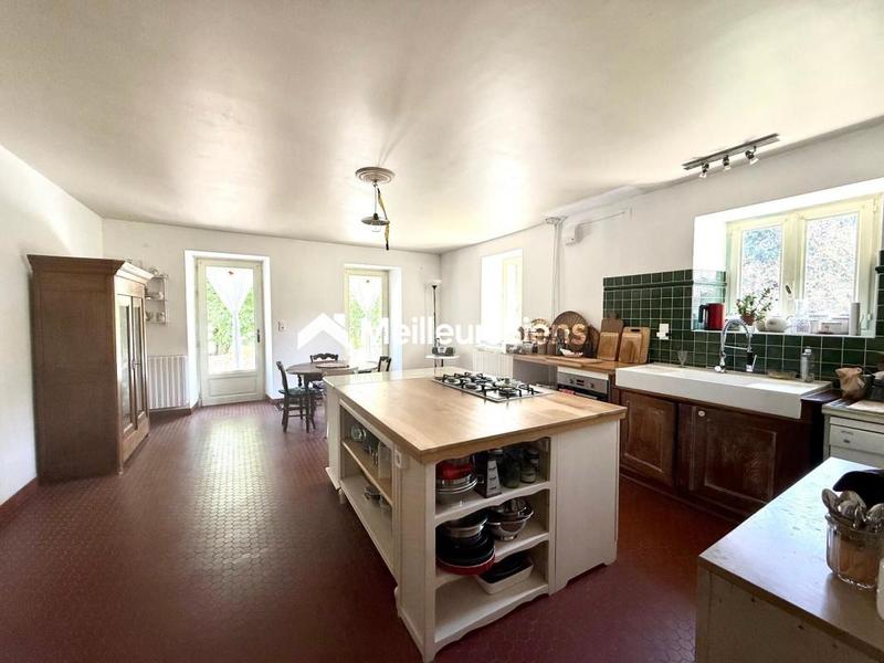 Maison - 180 m² - 8 pièces