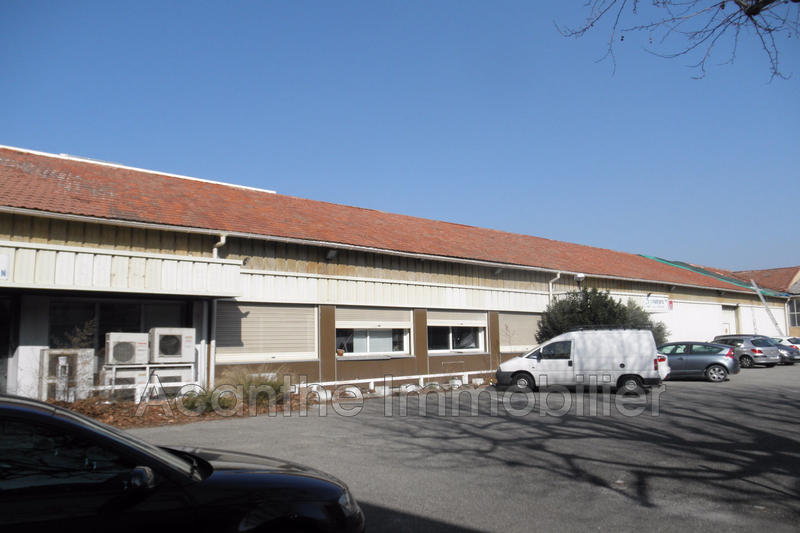 Local commercial - 1 600 m²