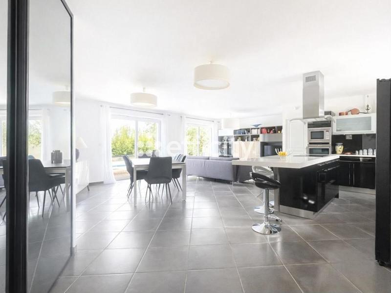 Pavillon - 100 m² - 5 pièces