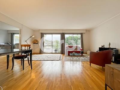 Appartement - 99 m² - 4 pièces