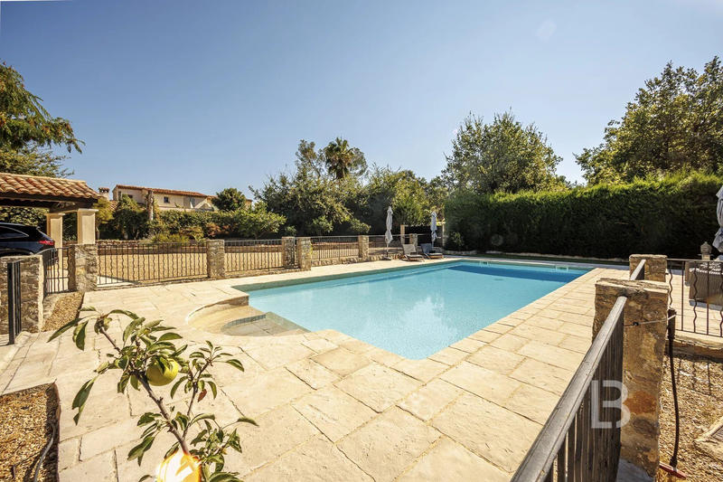 Villa - 196 m² - 6 pièces