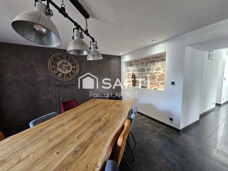 Maison - 216 m² - 7 pièces