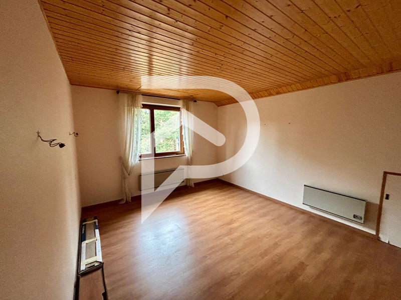 Maison - 215 m² - 10 pièces