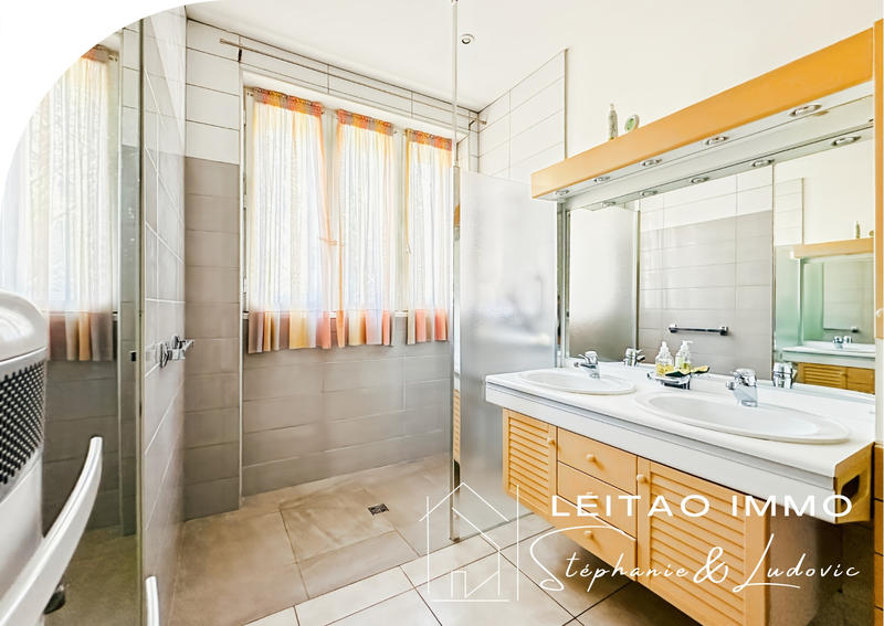 Maison - 252 m² - 6 pièces