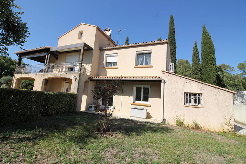 Maison - 201 m² - 7 pièces