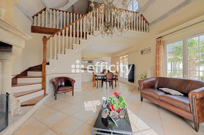 Pavillon - 222 m² - 8 pièces