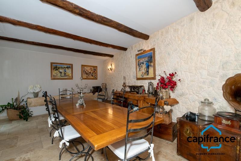 Maison - 210 m² - 7 pièces