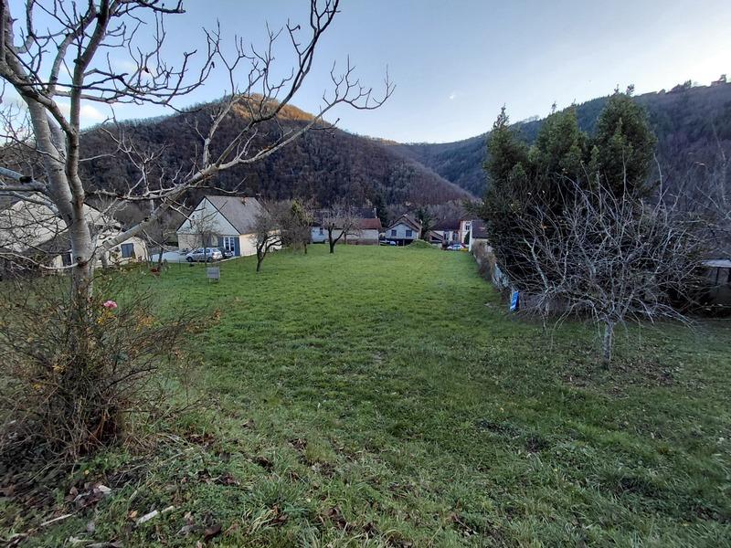 Terrain constructible - 1 898 m²