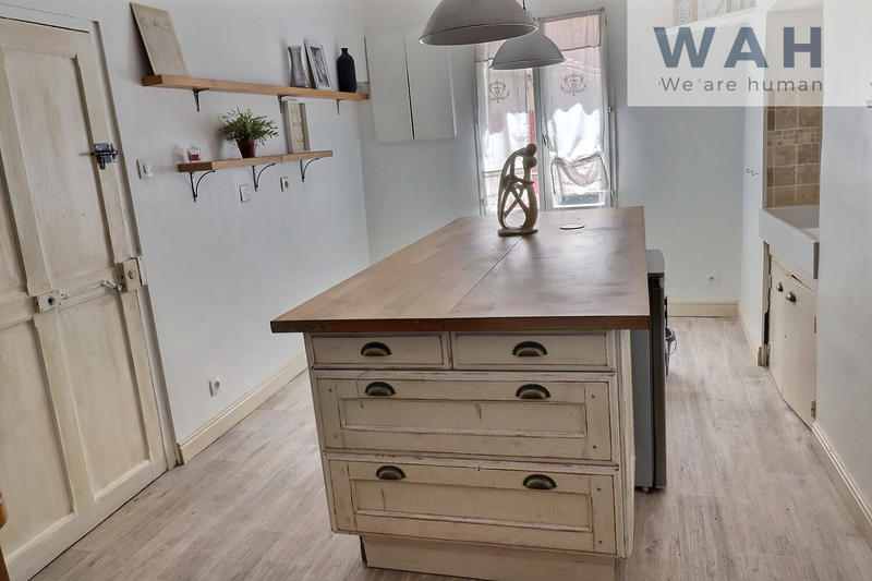 Maison - 239 m² - 6 pièces