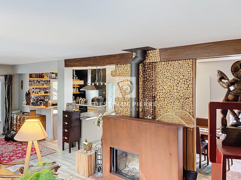 Maison - 240 m² - 10 pièces