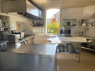 Maison - 725 m² - 6 pièces