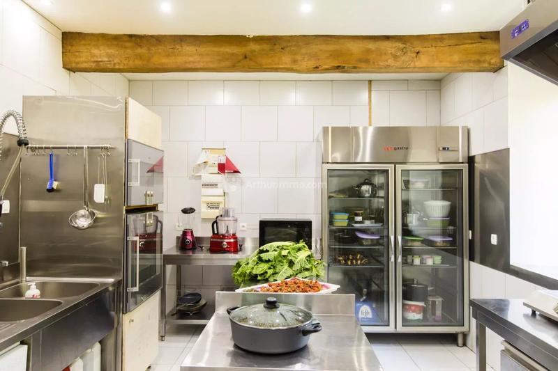 Maison - 557 m² - 20 pièces