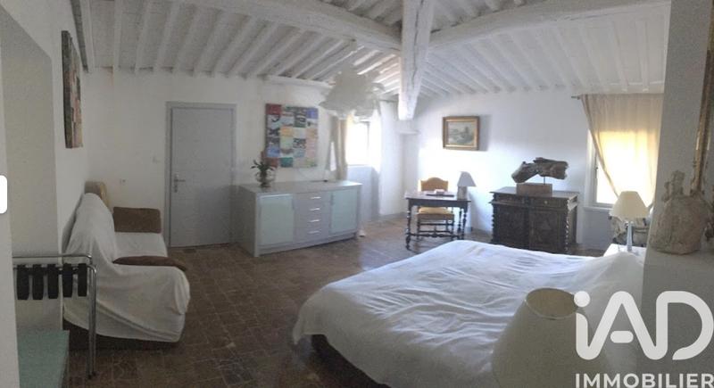 Maison - 817 m² - 5 pièces