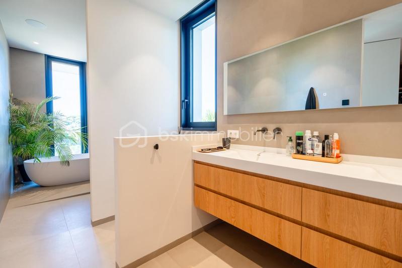 Villa - 395 m² - 9 pièces