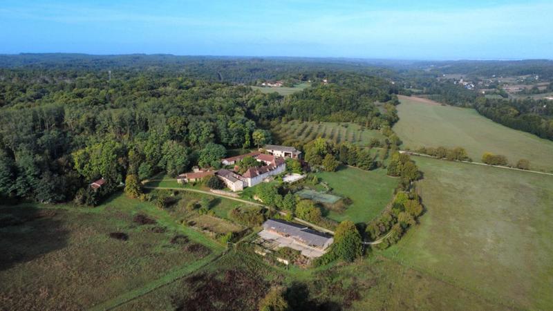 Maison - 660 m² - 25 pièces