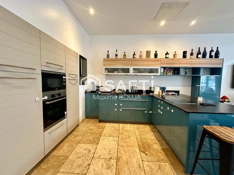 Maison - 244 m² - 6 pièces