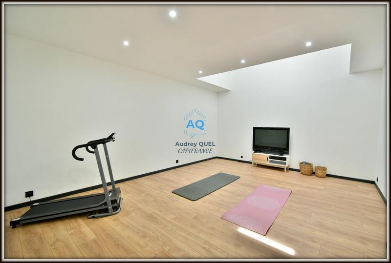 Maison - 250 m² - 8 pièces