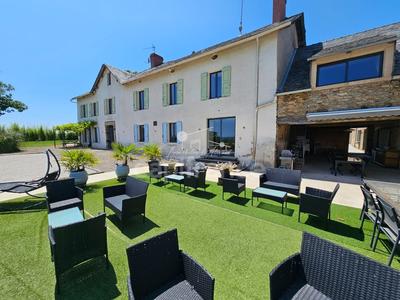 Propriété - 820 m² - 18 pièces