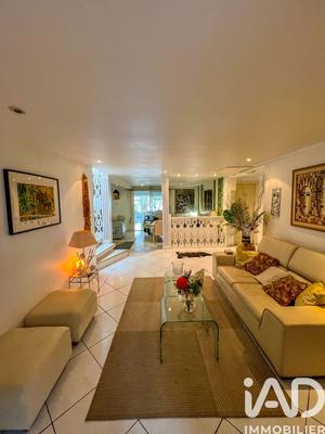 Maison - 681 m² - 17 pièces