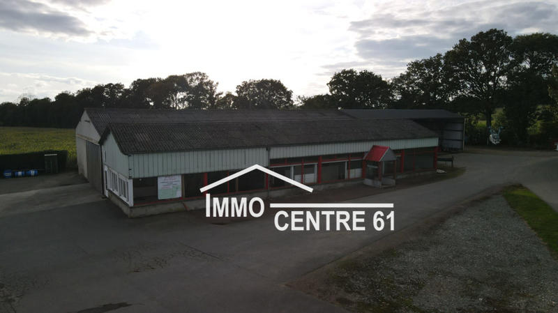 Maison - 1 300 m² - 6 pièces