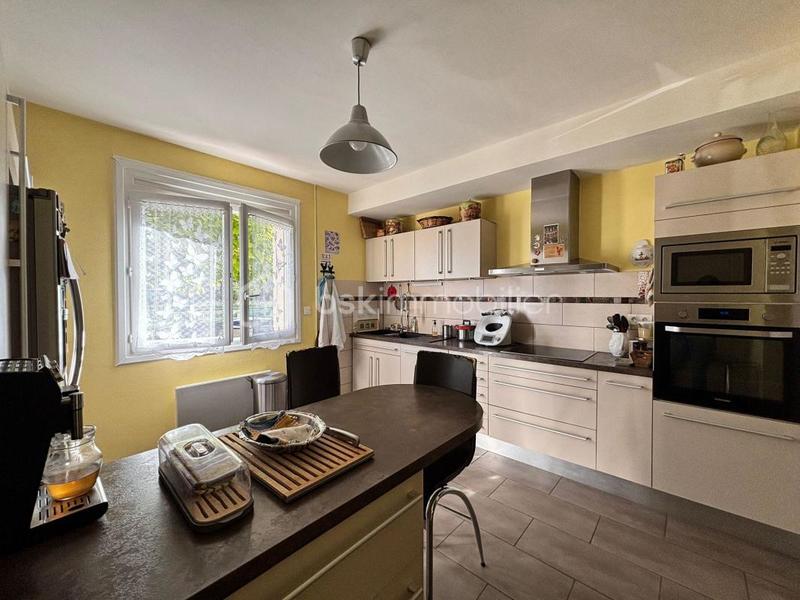 Maison traditionnelle - 200 m² - 7 pièces