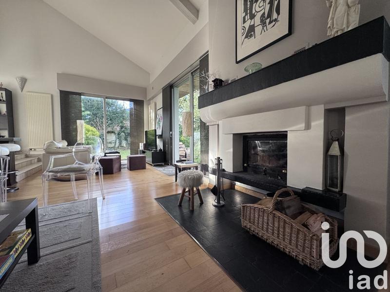 Maison - 245 m² - 9 pièces