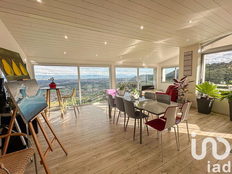 Maison - 220 m² - 9 pièces