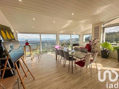 Maison - 220 m² - 9 pièces