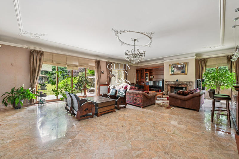 Maison - 365 m² - 12 pièces