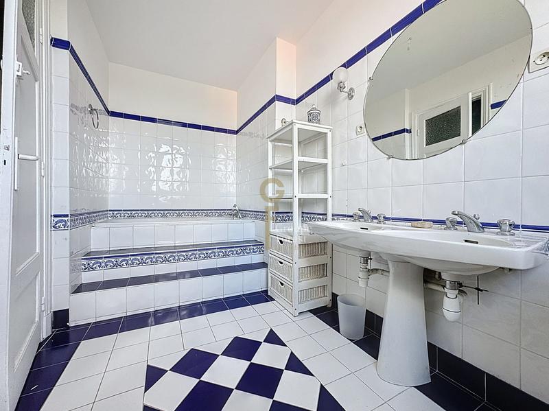 Appartement - 125 m² - 4 pièces