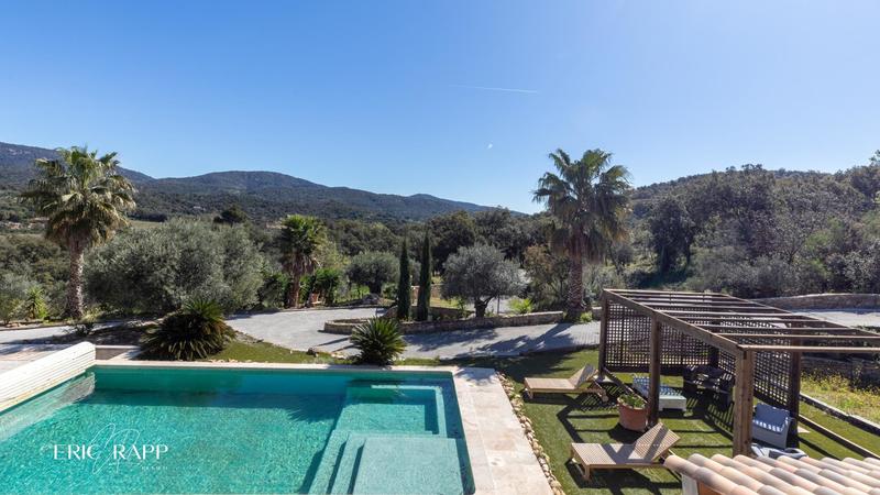Villa - 247 m² - 6 pièces