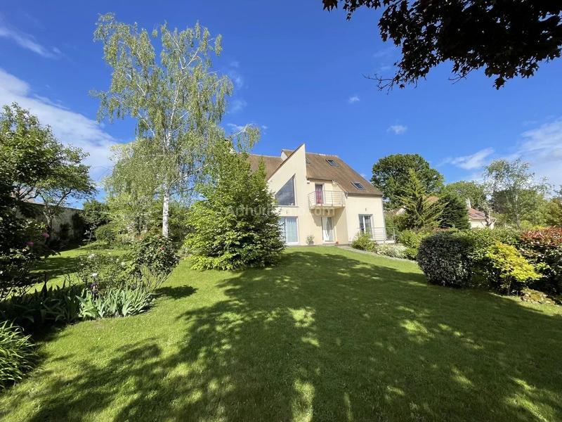 Maison - 210 m² - 8 pièces