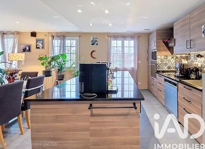 Maison - 98 m² - 4 pièces