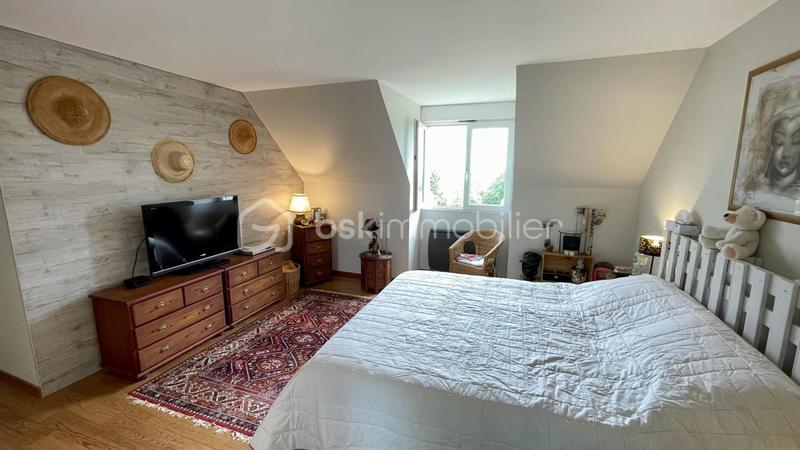 Maison - 241 m² - 8 pièces