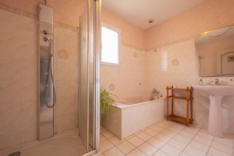 Maison - 102 m² - 4 pièces