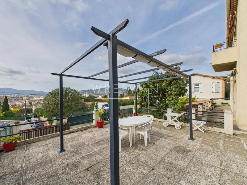 Appartement - 93 m² - 5 pièces