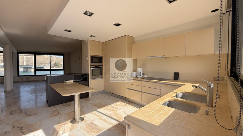 Maison - 215 m² - 6 pièces