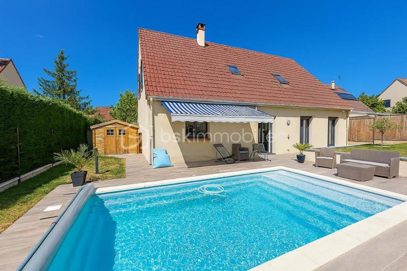 Propriété - 227 m² - 9 pièces