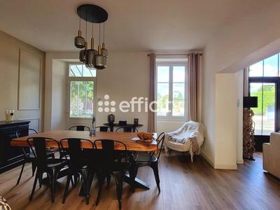 Maison - 181 m² - 6 pièces