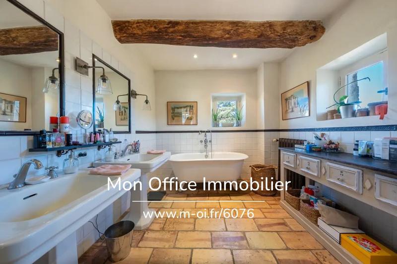 Propriété - 380 m² - 13 pièces