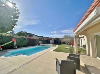 Villa - 192 m² - 8 pièces