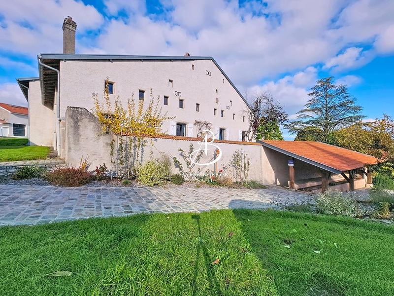 Maison - 331 m² - 12 pièces