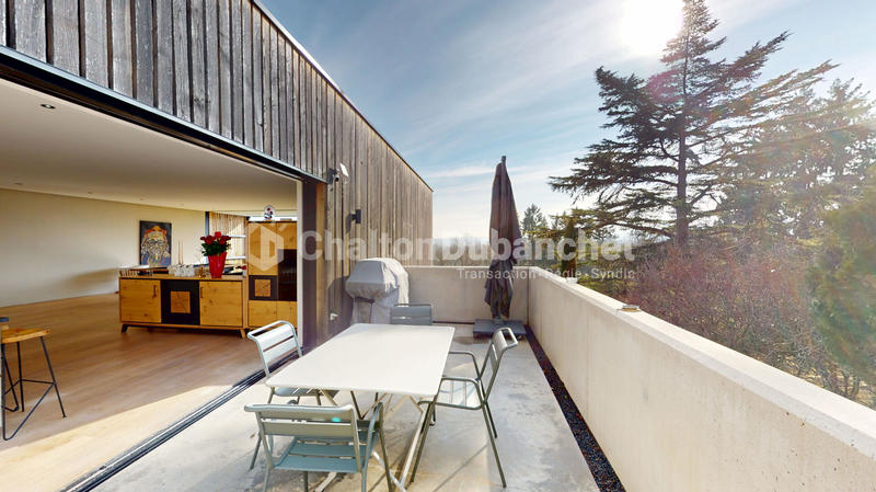 Maison - 235 m² - 6 pièces