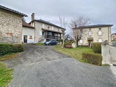 Corps de ferme - 274 m² - 10 pièces