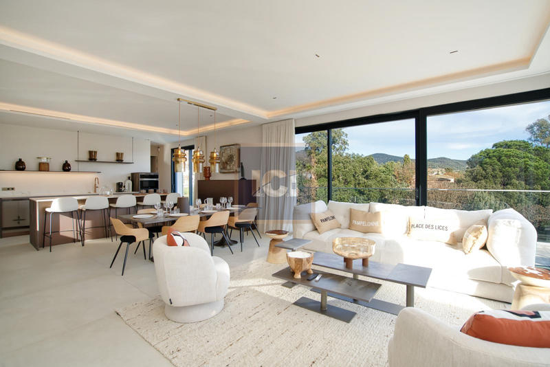 Villa - 268 m² - 6 pièces