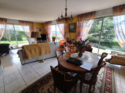 Villa - 196 m² - 8 pièces