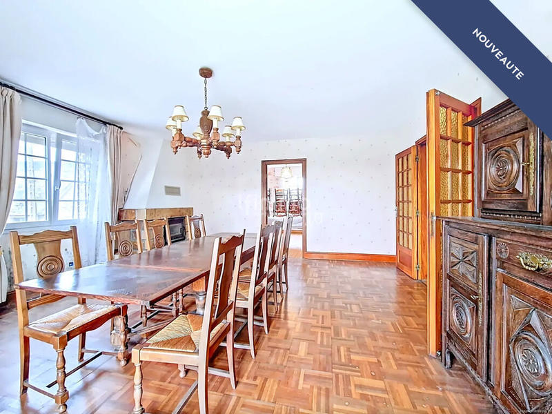 Maison - 165 m² - 8 pièces